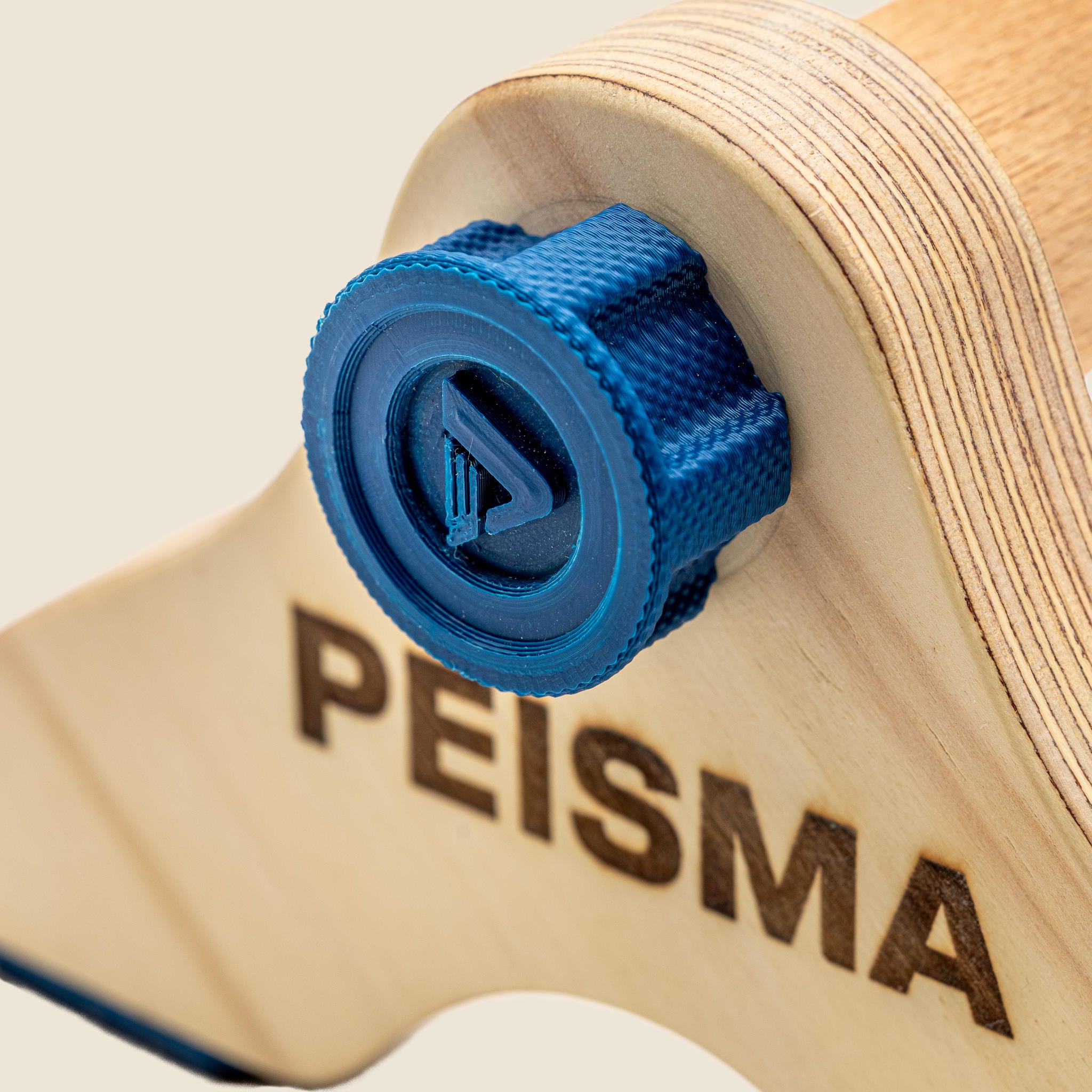 photo des socle Peisma de couleur bleu marine
